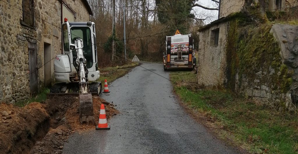 Water main pipe connection