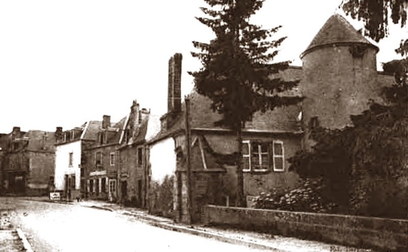 Jarnages - Creuse - Le viex Chateau et le Pont